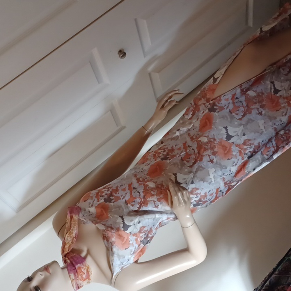 Beautiful Satin Feel Dress Hugs Your Body! - Picture 8 of 10